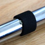 Die Sicherheitsschraube des Denqbar Türrecks ist abgedeckt, um Verletzungen vorzubeugen.